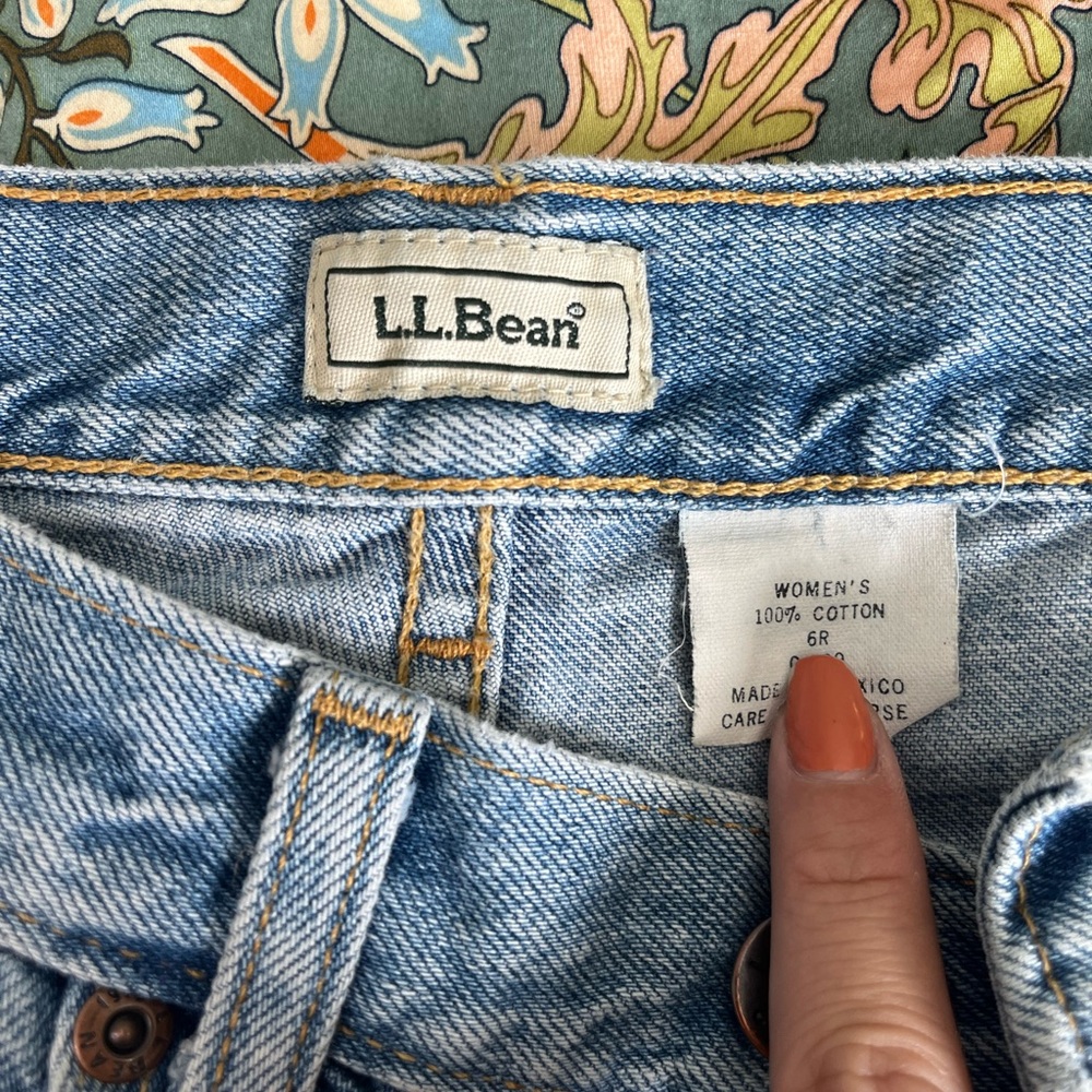 Vintage light wash L.L. Bean jeans Size: 6 - Picture 3 of 4
